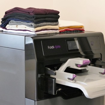 840px-FoldiMate_with_folded_items.0